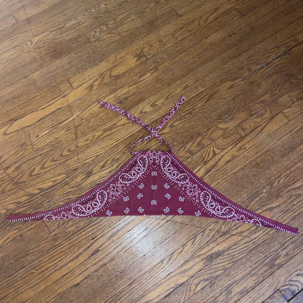 Maroon bandana halter neck crop top!